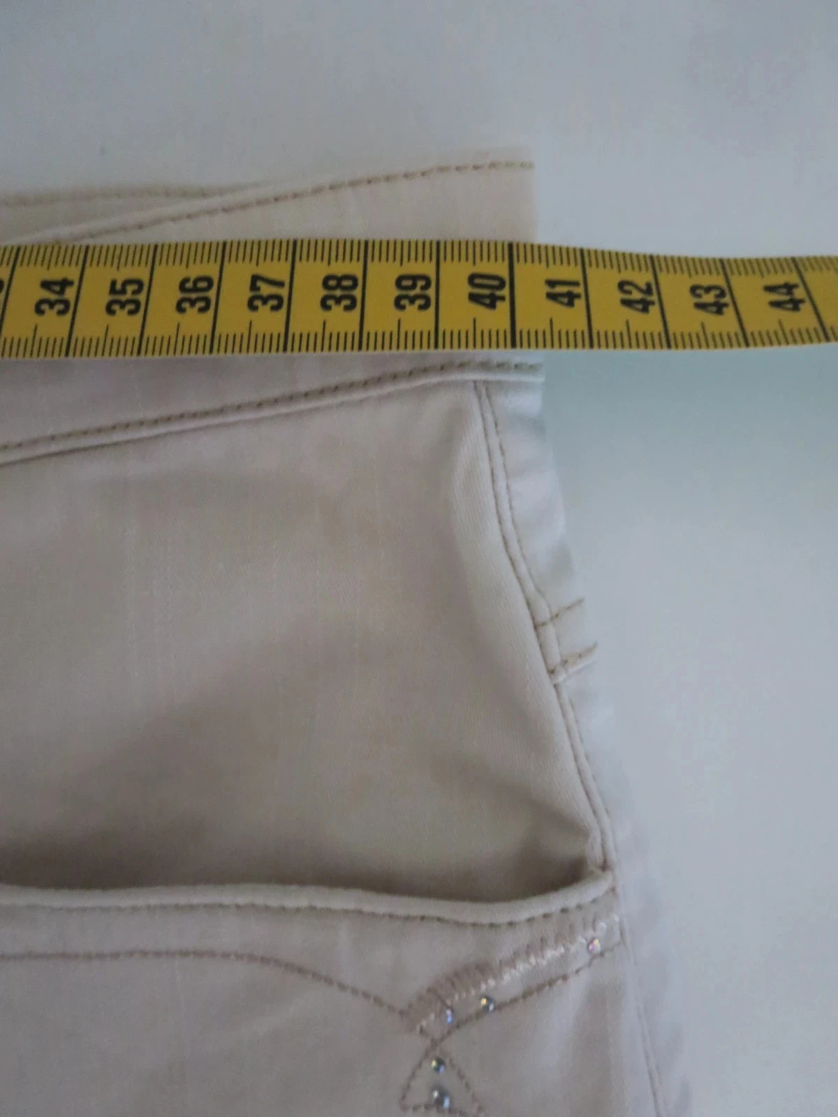 Pantalon 7/8 beige/écru 93% coton - Taille 40 - Strass - Excellent état – photo 5